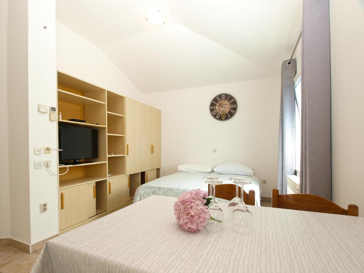 Apartments Biskupije 810 Medulin Luaran gambar